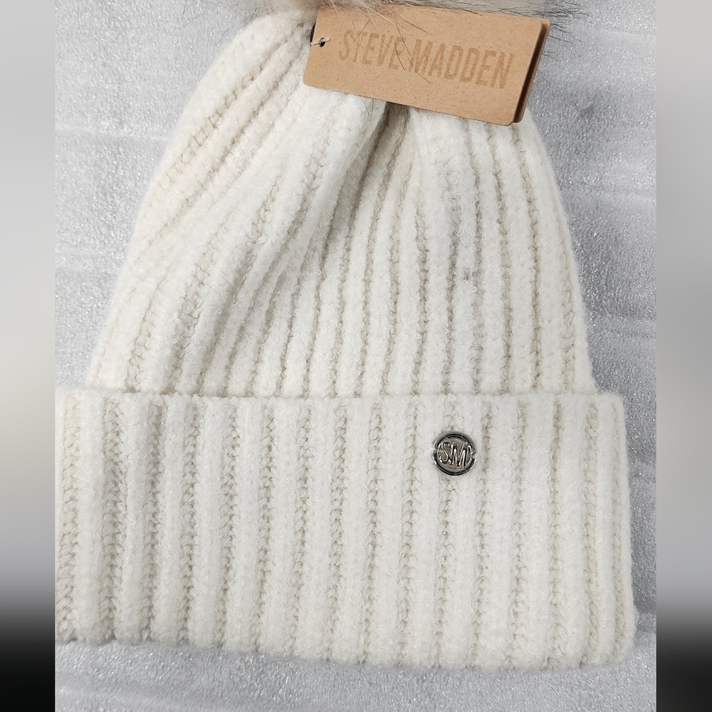 Steve Madden White Faux fur pom pom beanie